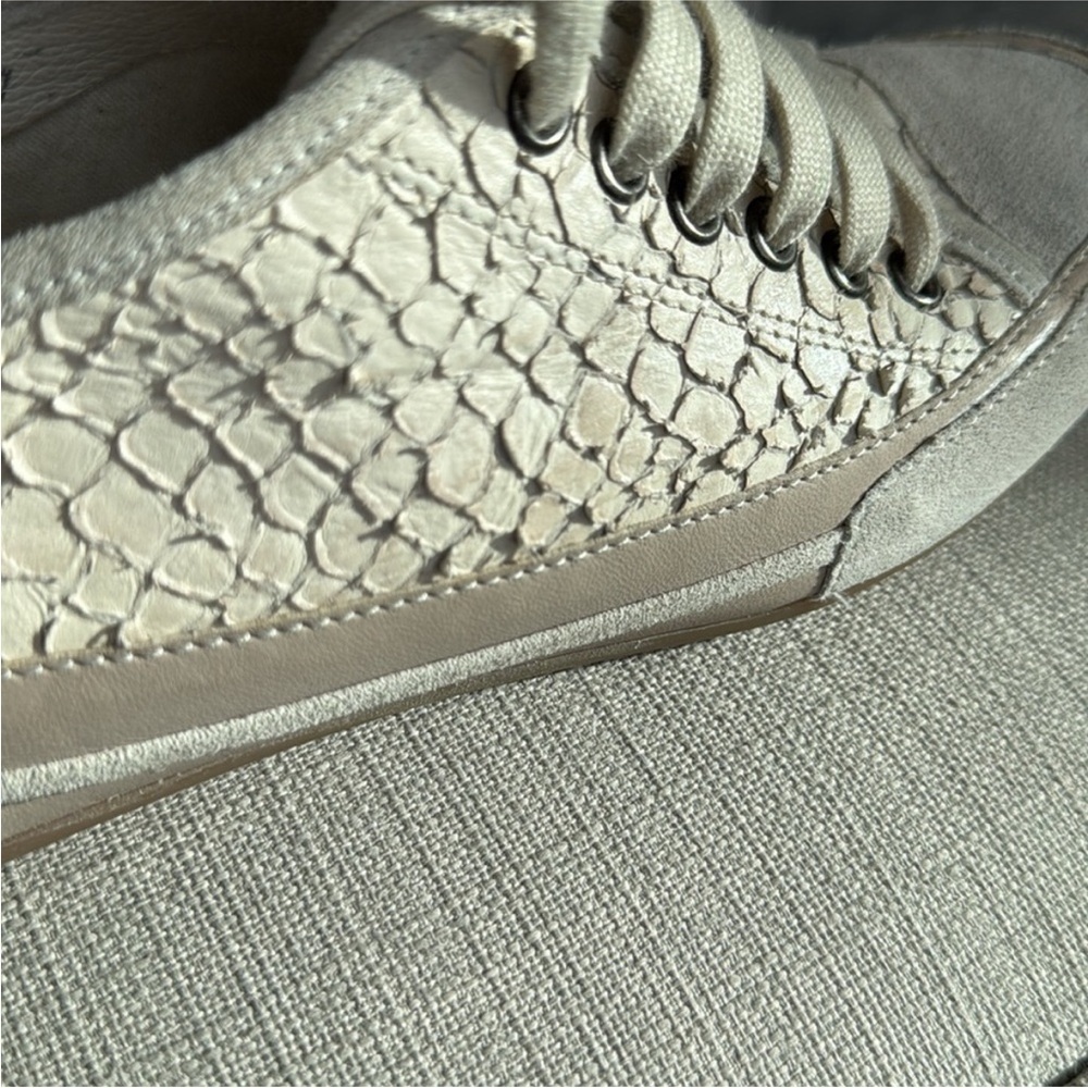 Charles David Cream Sneakers with Canvas Material and Low-Top Design - Picture 12 of 13